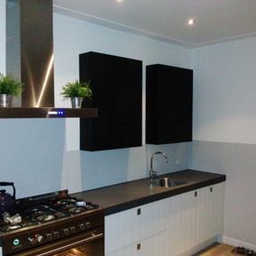 moderne keuken met strakke kleur